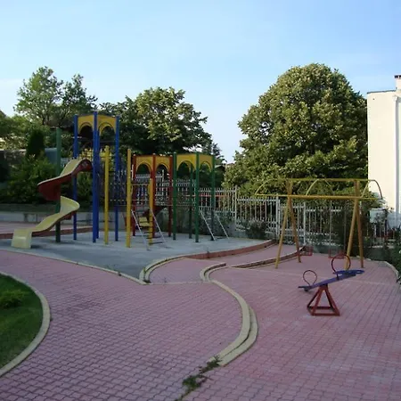 фиеста Хотел